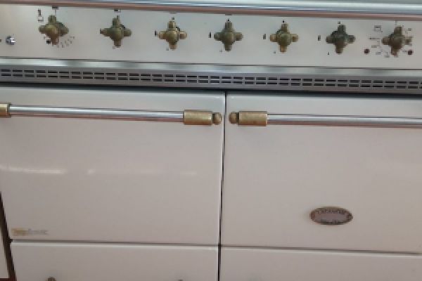 clean range cooker with to doors and two bottom draws